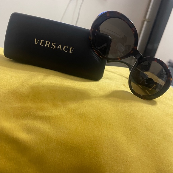 Authentic Versace sunglasses - Picture 6 of 7